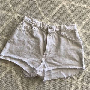 White Levi’s cut off denim shorts
